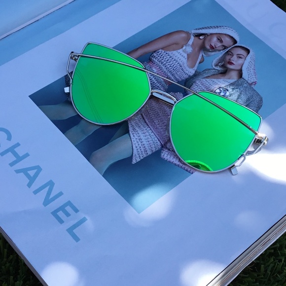 Blue/Greenish Mirrored Sunglasses - Picture 4 of 4